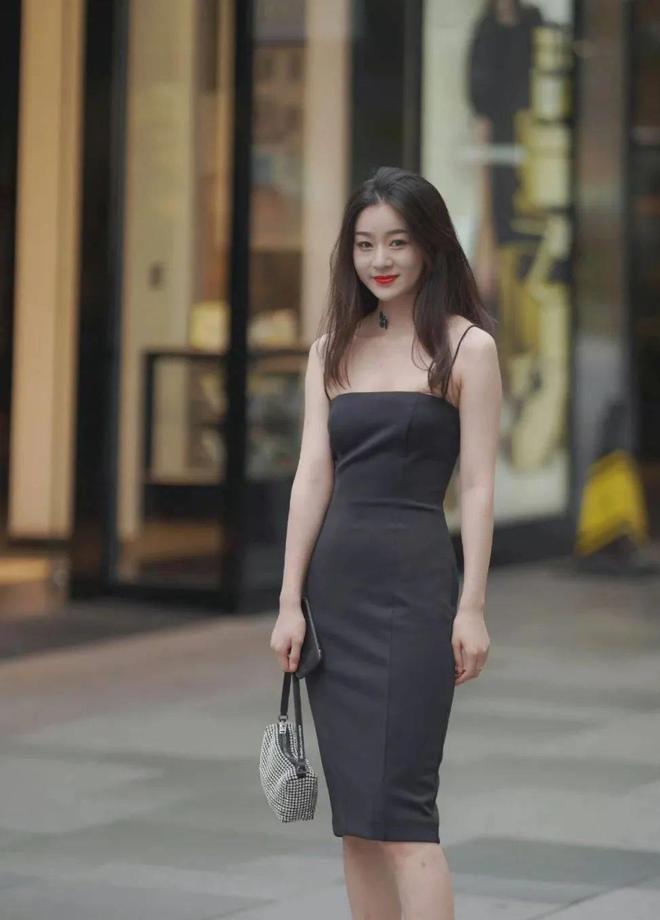 带凉鞋点亮小姐姐的时尚魅力OG网站细节中的性感：吊(图2)