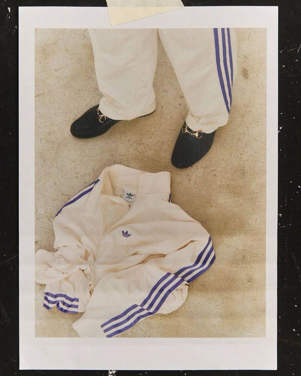 好看Freaks Store别注款预定开启！OG视讯独家定制版adidas运动套装实在太(图2)