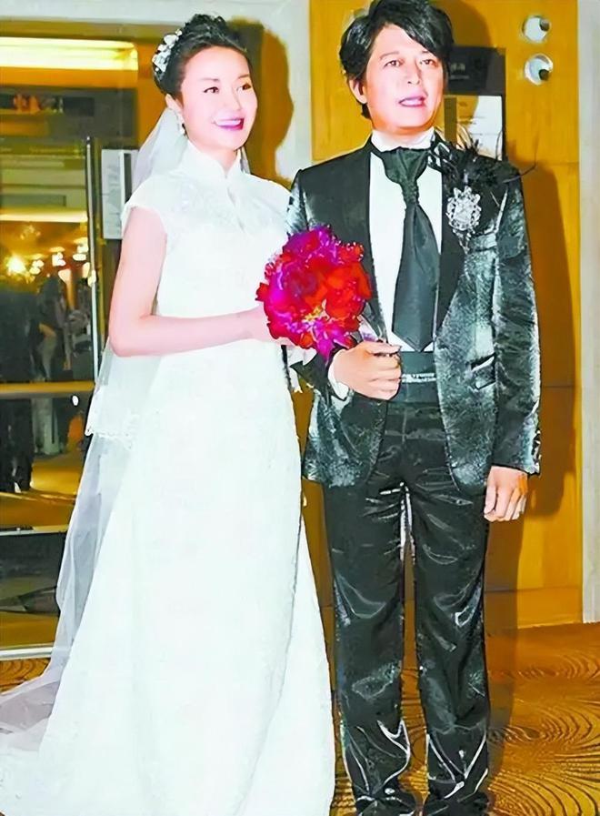 000家店亏40亿都是红颜祸水惹得祸OG网站“一代鞋王”达芙妮没落关6(图5)